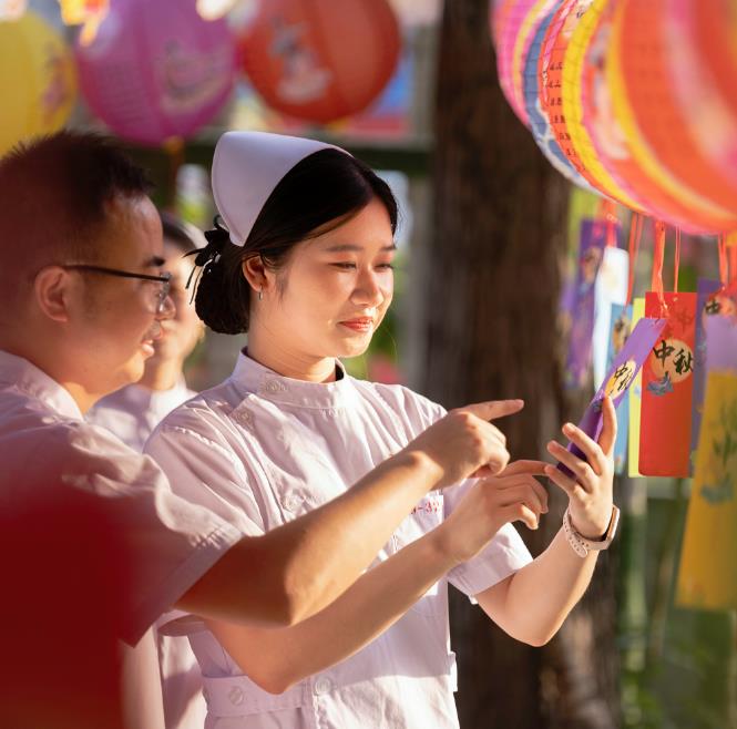 花(huā)好月圆，情暖中秋|万载县人民(mín)医院举行庆祝中秋节系列活动